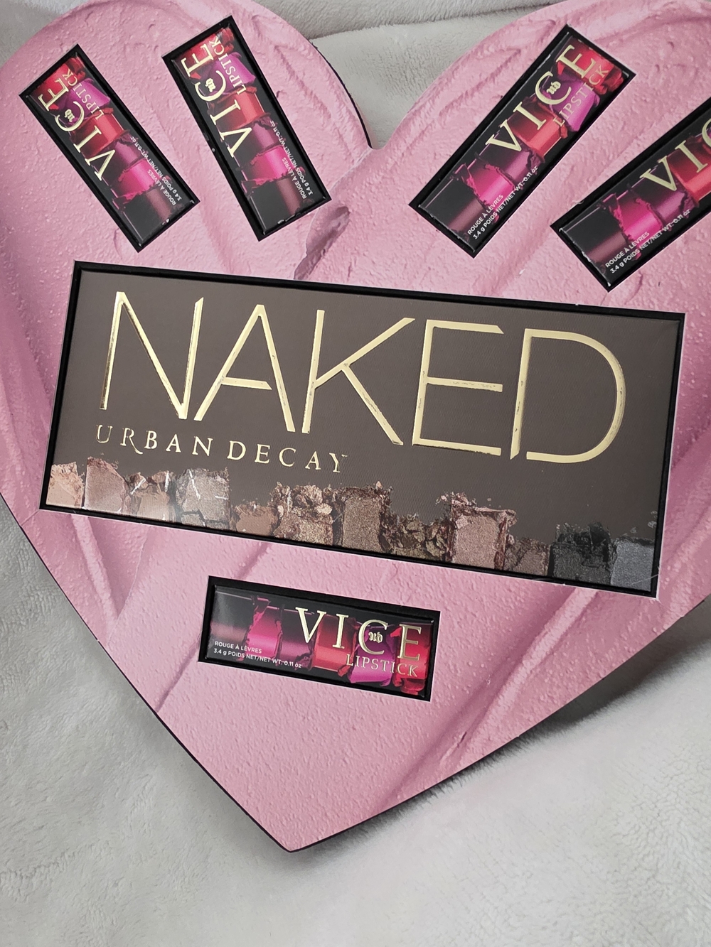 Urban Decay Naked Heart Eyeshadow Palette with Pink Packaging - Picture 2 of 8